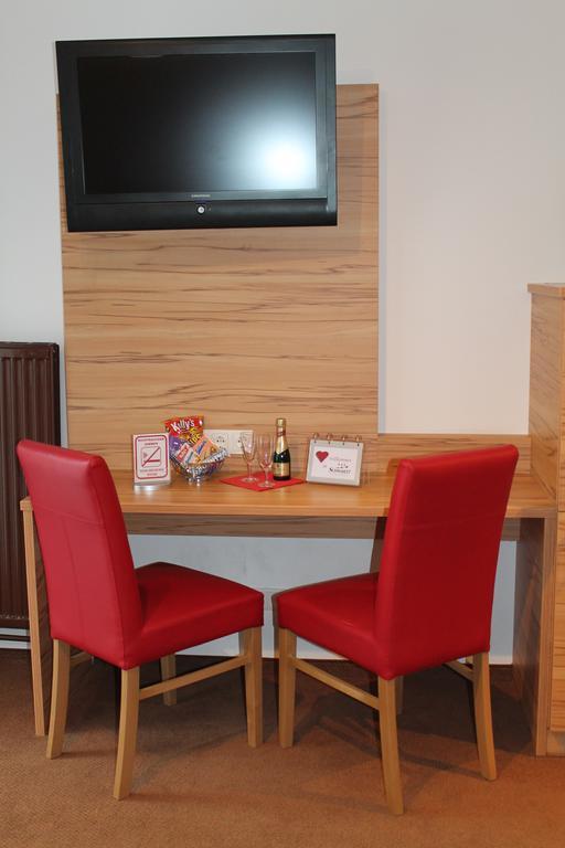 Hotel Restaurant Schwartz Neusiedl am Steinfelde Phòng bức ảnh