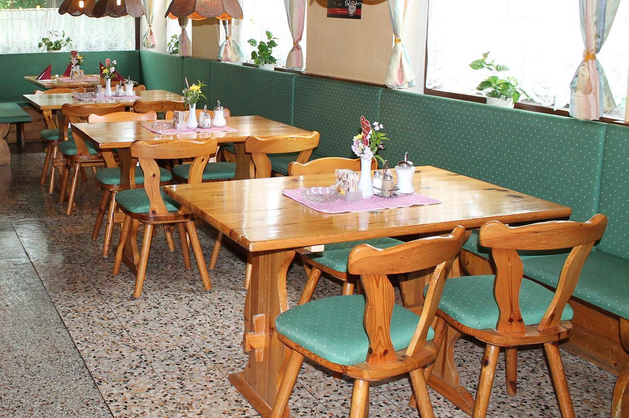 Hotel Restaurant Schwartz Neusiedl am Steinfelde Ngoại thất bức ảnh
